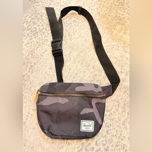 Herschel Fifteen Hip Pack - black and grey  Camo